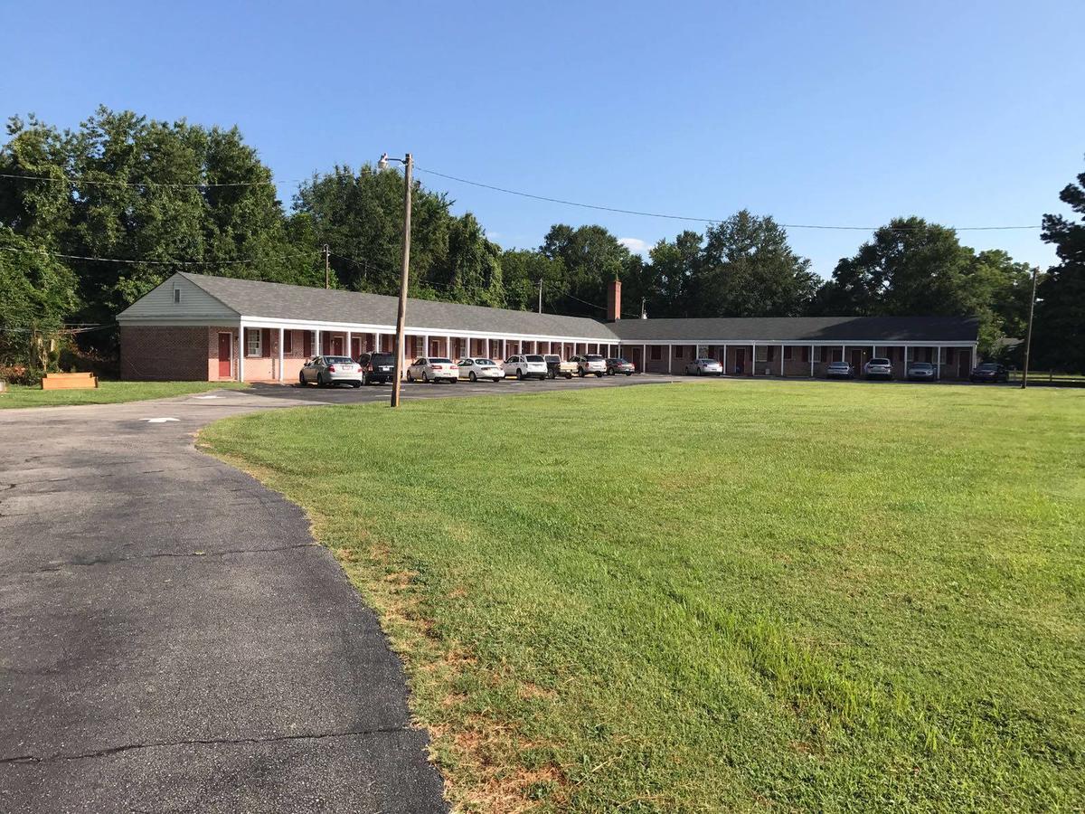 Kenwood Court Motel Wilson Exterior photo